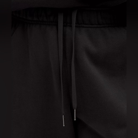 Lululemon Scuba Mid-Rise Oversized Jogger
Regular - Picture 6 of 12